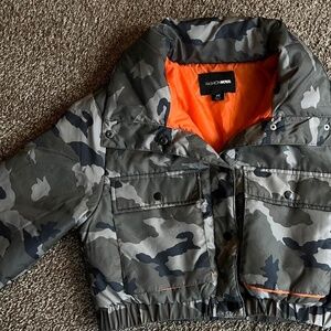 camo cropped puffer